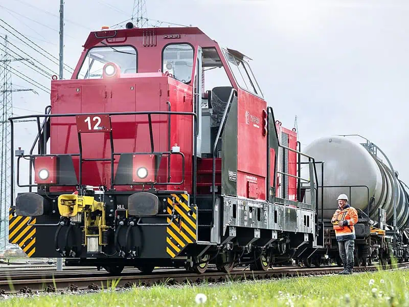 rail worker using cattron ec lo pro to control locomotive