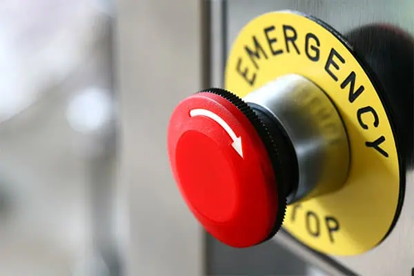 un botón de parada de emergencia de la maquinaria